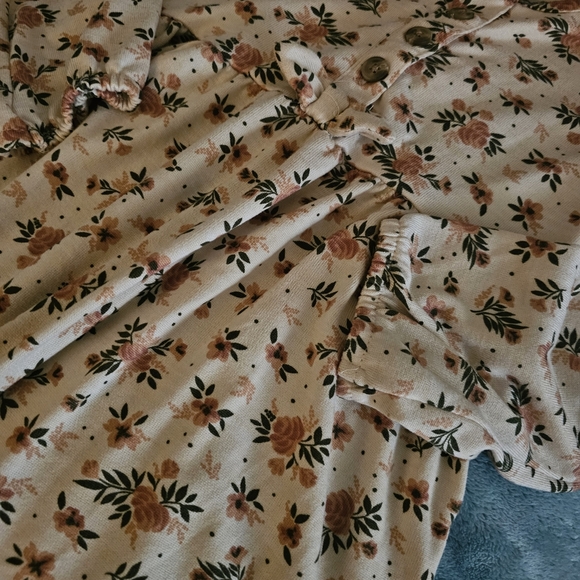 Daisy Fuentes Kids Dress with Cream and Floral Design Chic Casual - Picture 4 of 6